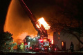Viacero výbuchov a požiar zasiahli predmestie na severe Detroitu