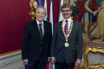 Karel Gott je čestným občanom Bratislavy
