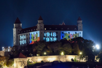 rozsvietený Bratislavský hrad